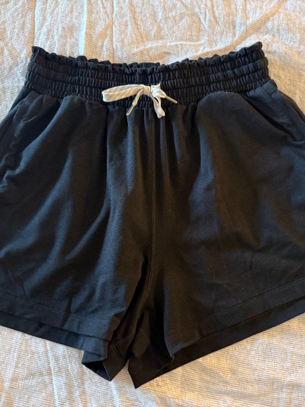 Vuori Halo Performance Shorts 2.0 - Women's Small - Heathered Black